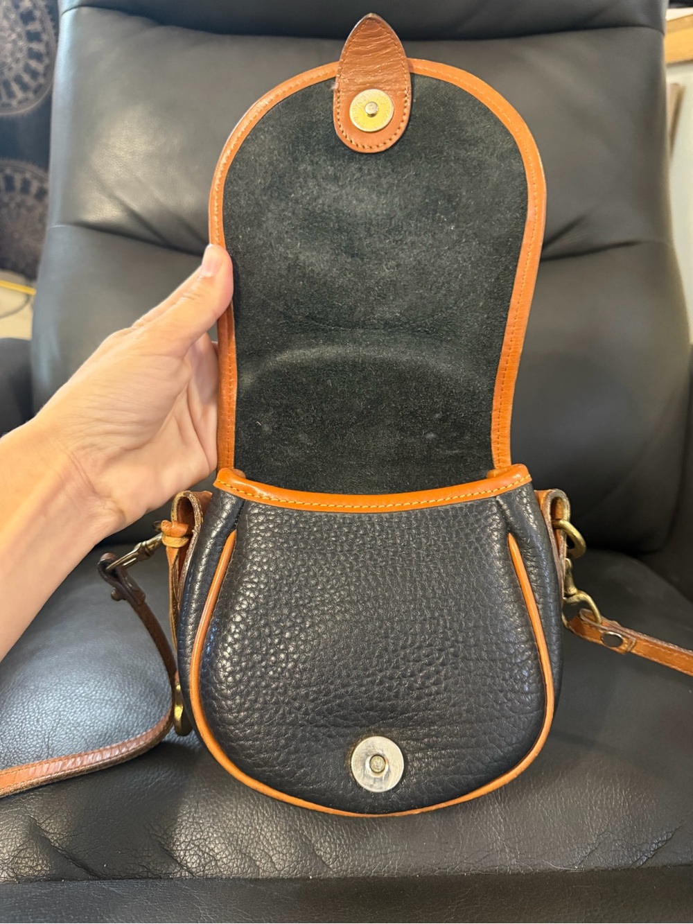 Dooney & Bourke Big Duck Crossbody With Matching Coin Purse - Picture 11 of 15